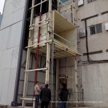 Portable hydraulic raised storage freight construction elevator with mesh enclosure